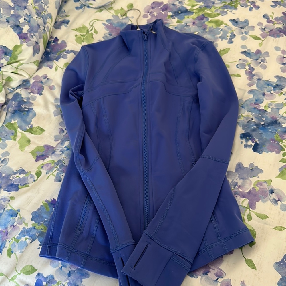 hello! I’m selling a lulu-lemon define jacket!